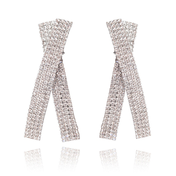 Culturesse Daur 70mm Diamante Ribbon Drop Earrings - Silver