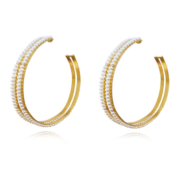 Culturesse Drama Luxury Oversized Single 13cm Pearl Hoop Earrings - Gold