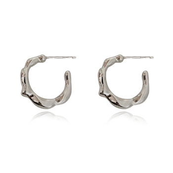 Culturesse Elodie 15mm Artsy Fluid Hoop Earrings - Silver