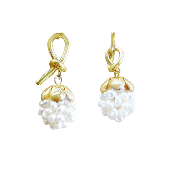 Culturesse Linnet 40mm Pearl Bouquet Mismatching Earrings - Gold