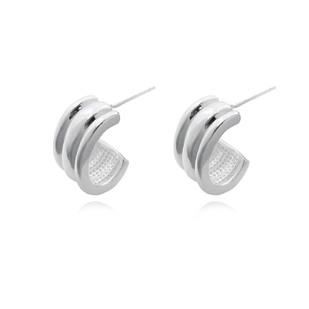 Culturesse Hani 22mm Curved Stud Earrings - Bright Silver