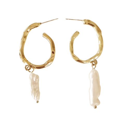 Culturesse Alatea 50mm Freshwater Pearl Hoop Earrings - Gold