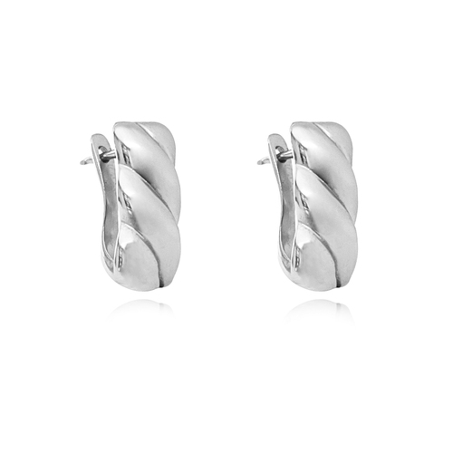 Culturesse Velma 15mm Twisted U Huggie Earrings - Silver